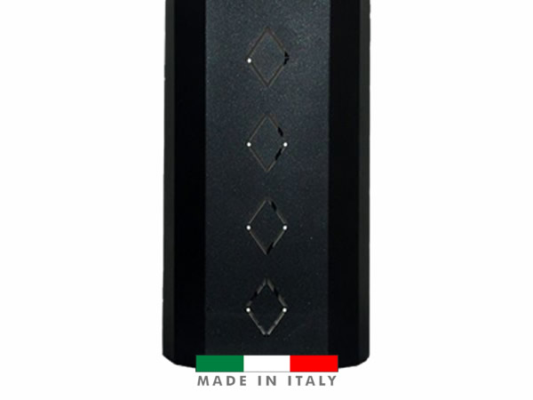 trespoli-curvo-con-rombi-per-caminetto